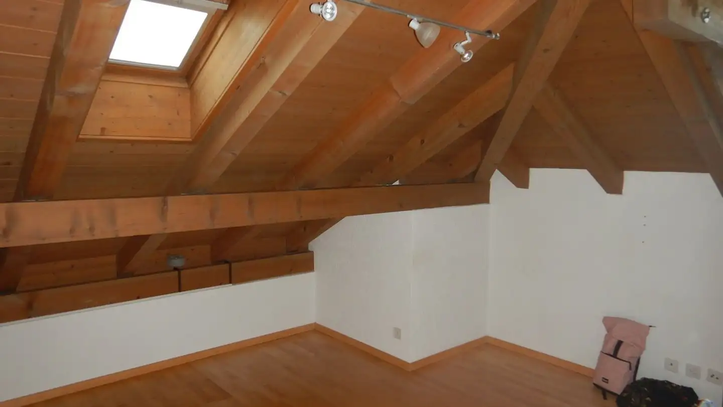 Attic flat for rent - Steindlerstrasse 9, 3800 Unterseen - Photo 2