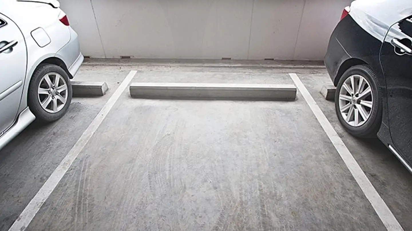 Place de parking souterraine à louer - Fritz-Fleiner-Weg 7, 8044 Zürich