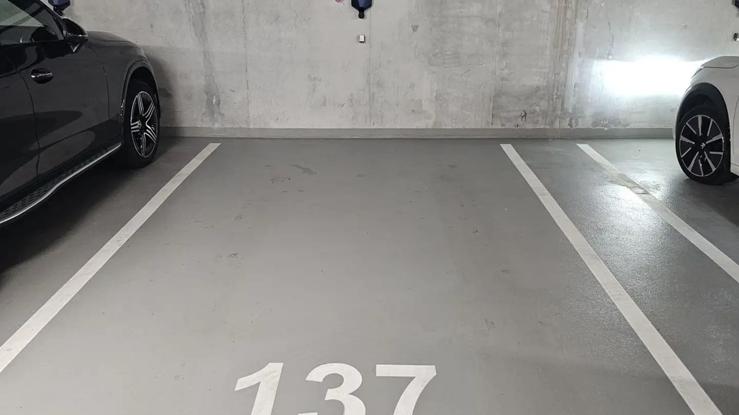 Place de parking extérieure à louer - Avenue Trembley 12b, 1209 Genève