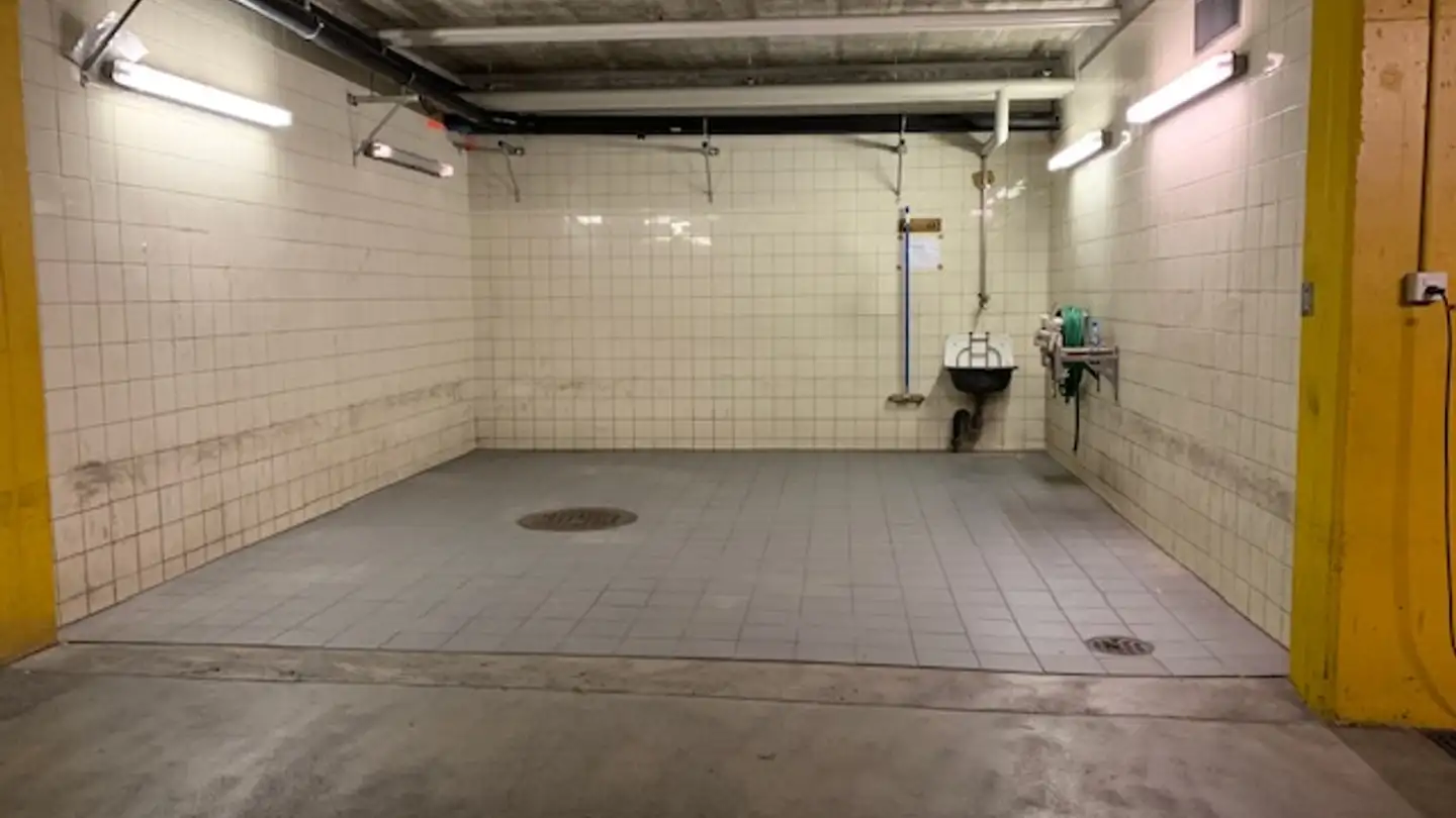 Überdachter Motorradparkplatz mieten - Fellenbergstrasse, 8047 Zürich - Foto 4