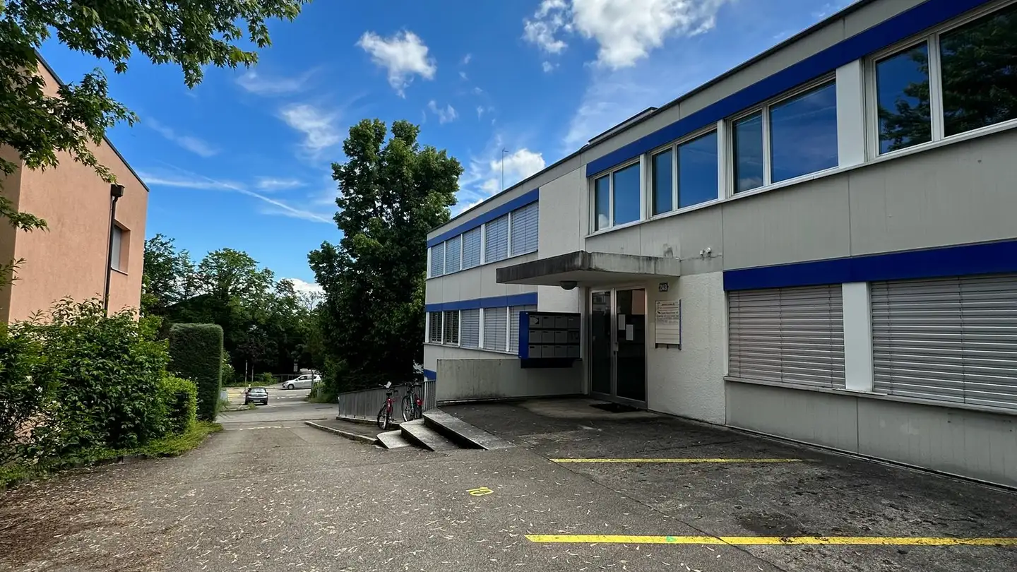Commercial à louer - Wehntalerstrasse 249, 8046 Zürich