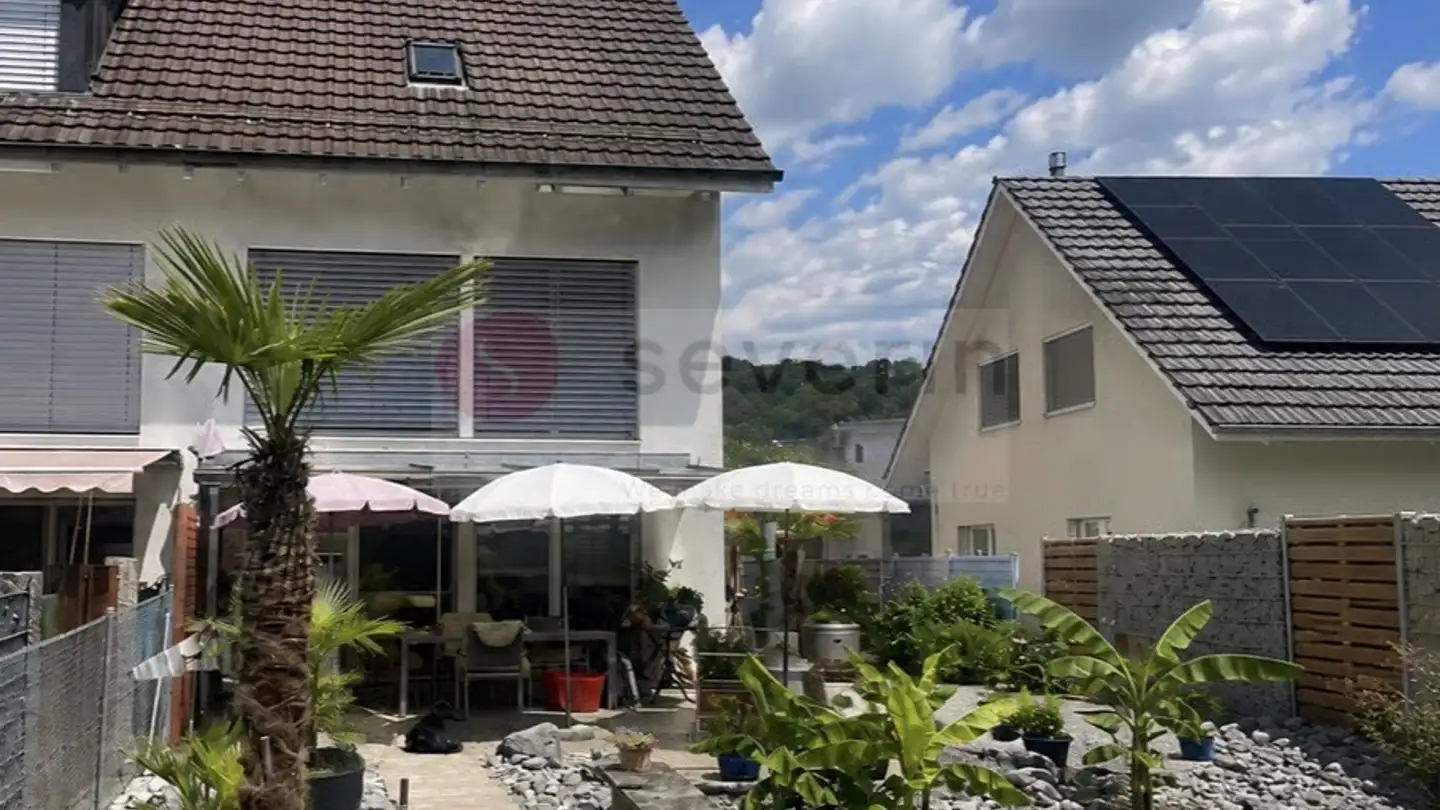 Row house for sale - 8193 Eglisau