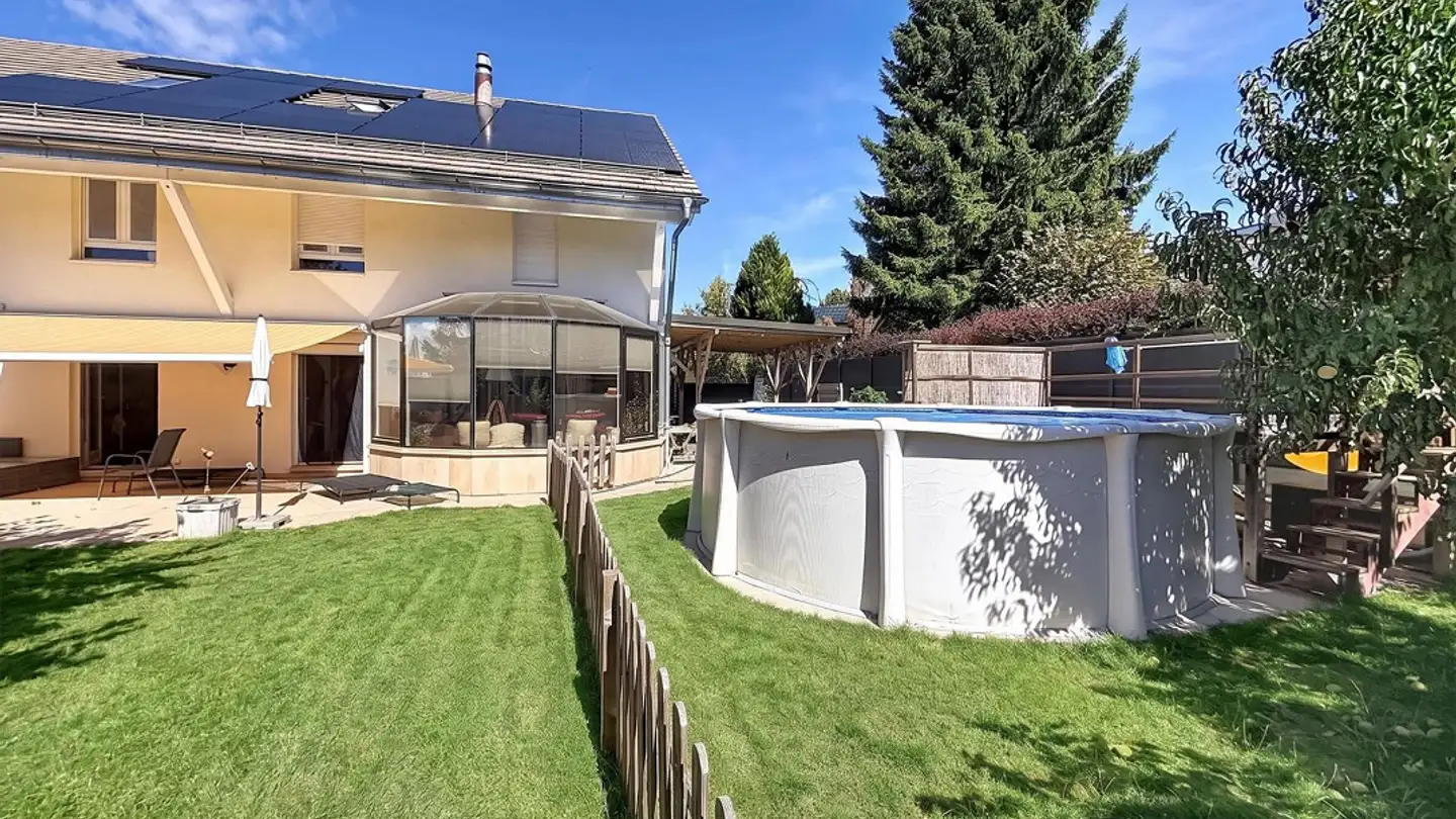 Stepped house for sale - 1055 Froideville