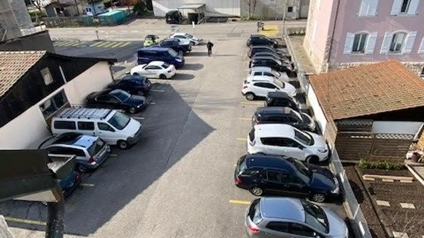 Parcheggio esterno in affitto - Rue Des Oeuches 23, 2740 Moutier - Foto 2