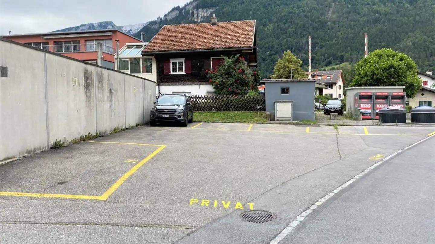 Place de parking extérieure à louer - Rieven 16, 7013 Domat/Ems