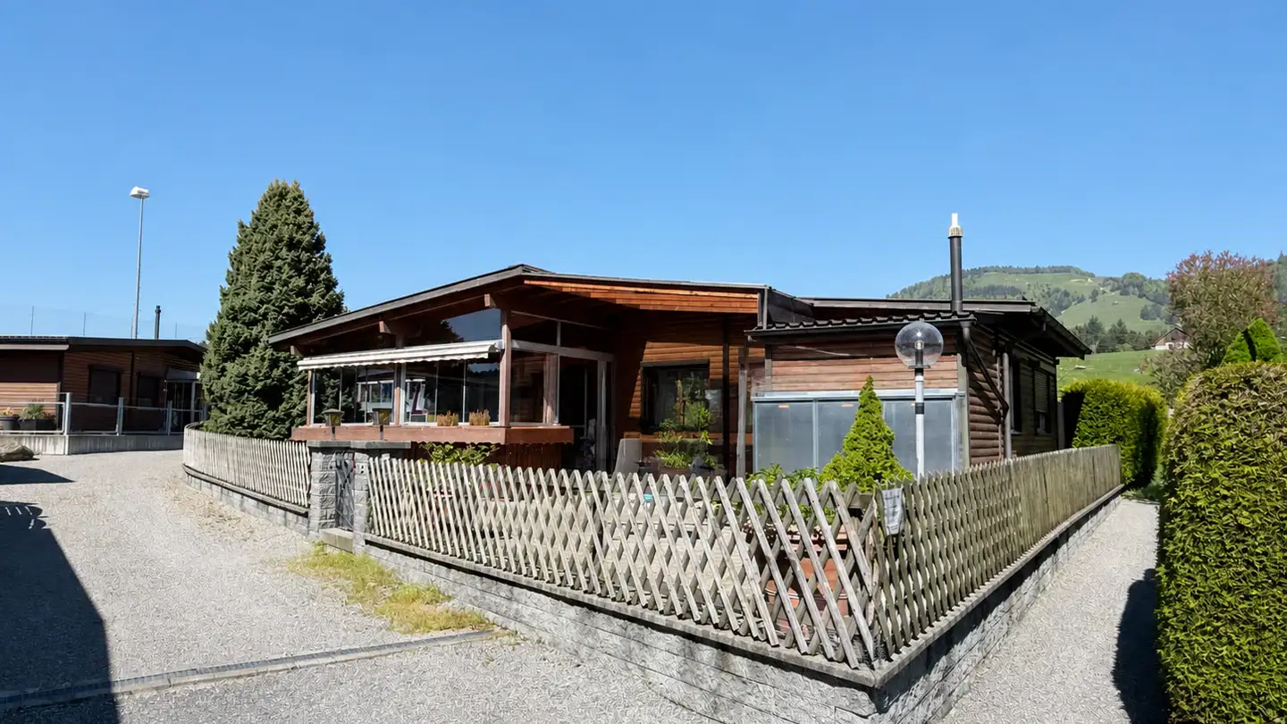 Chalet for sale - 8726 Ricken SG
