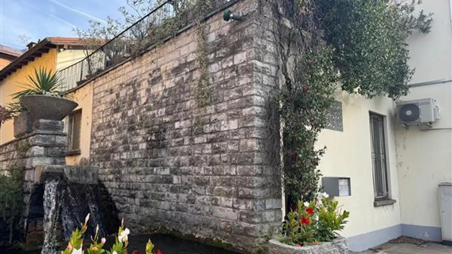 Residential building for sale - 6817 Maroggia