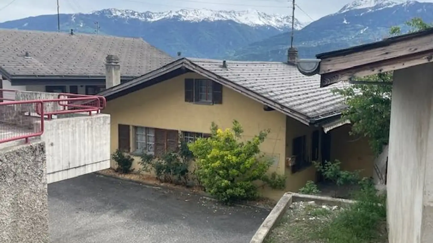 Single house for sale - 1976 Aven