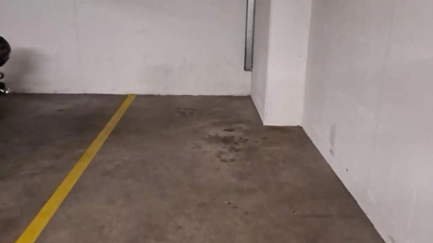 Single garage for rent - Glarnerstrasse 25, 8854 Siebnen