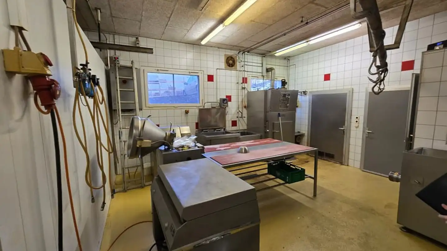 Commerciale in affitto - Mühlemattstrasse 39, 3178 Bösingen