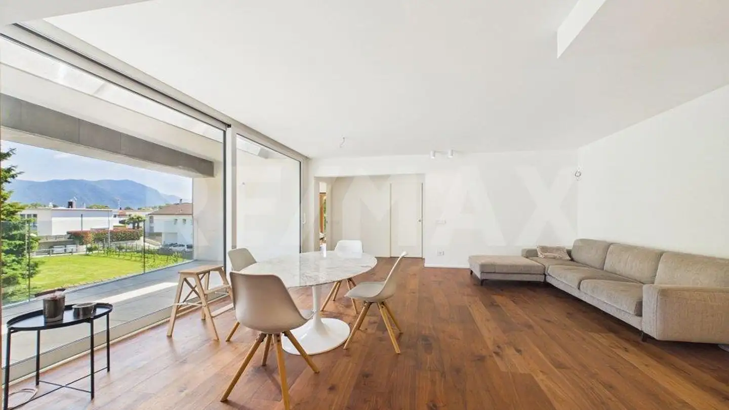 Apartment for sale - 6949 Comano