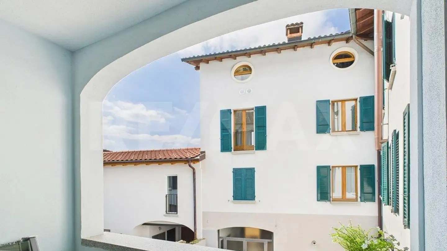 Residential building for sale - 6828 Balerna