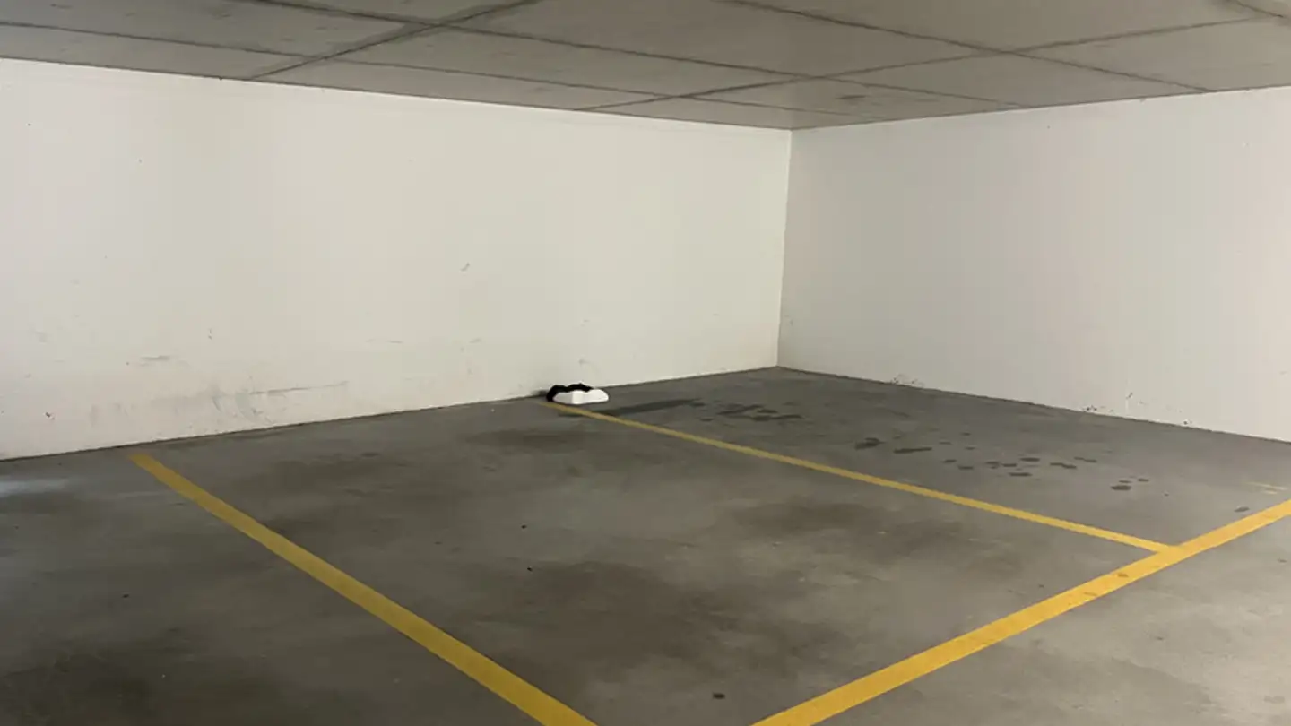 Outdoor parking space for rent - Rue Du Centre 42, 1025 St-Sulpice VD - Photo 2