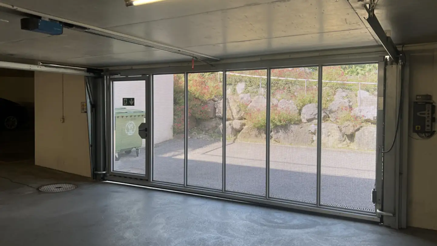 Outdoor parking space for rent - Rue Du Centre 42, 1025 St-Sulpice VD - Photo 3