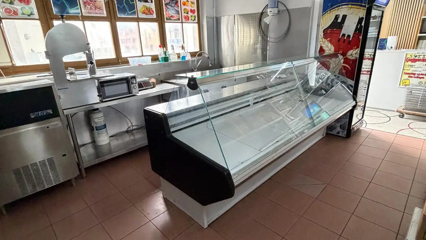 Shop for rent - 5210 Windisch