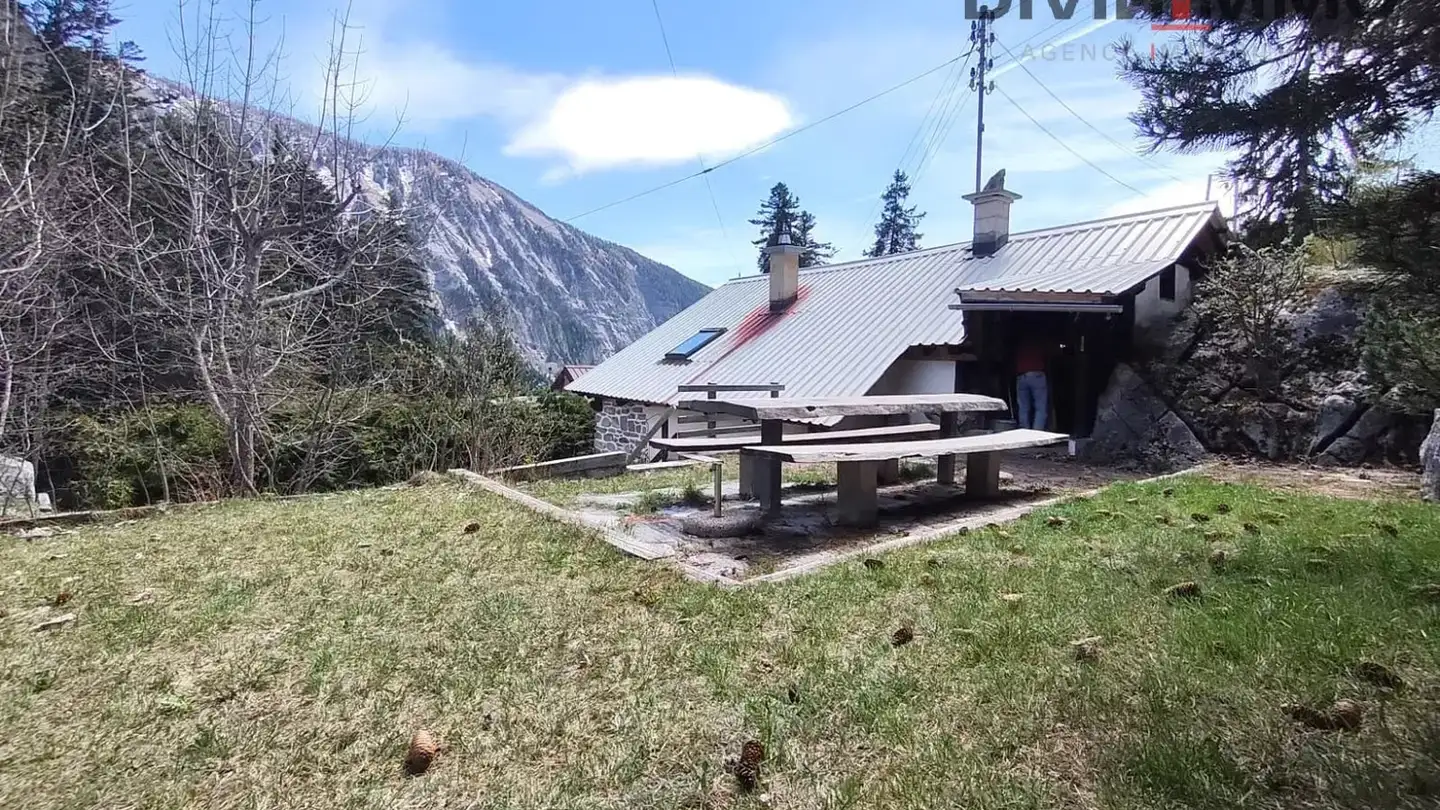 Chalet for sale - 1976 Erde