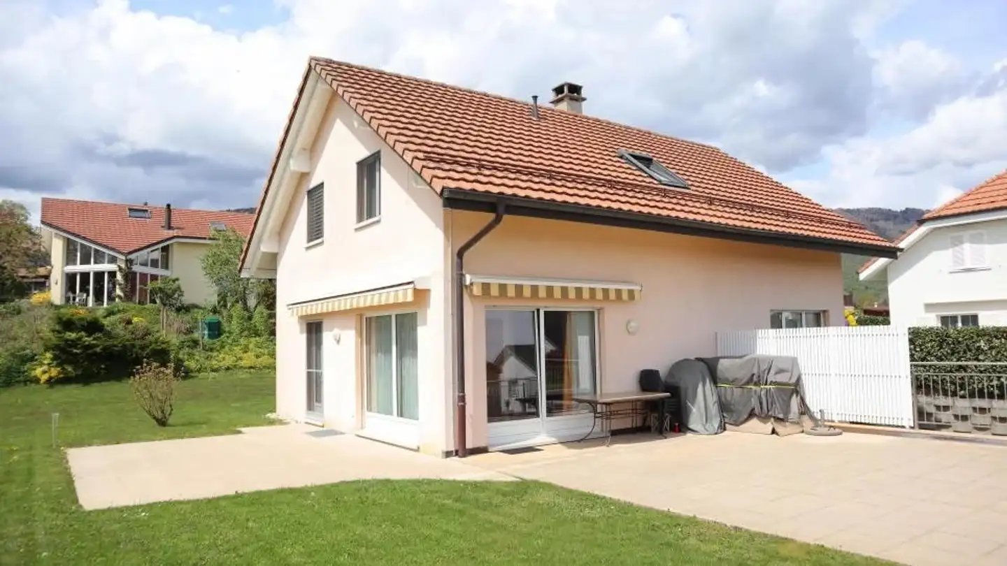 Villa for sale - 1445 Vuiteboeuf