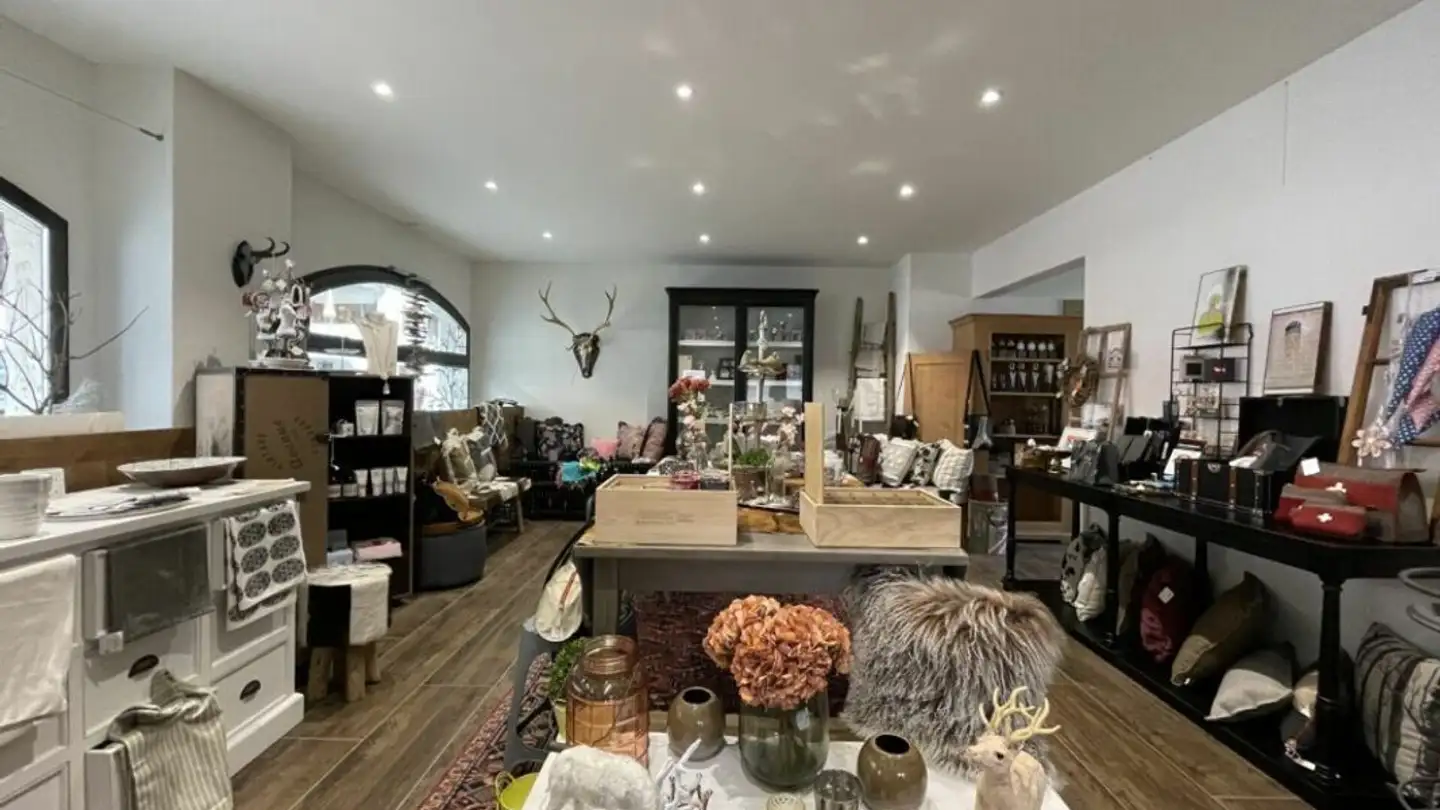 Grande magazzino in affitto - Via Alpsu, 7188 Sedrun - Photo 3