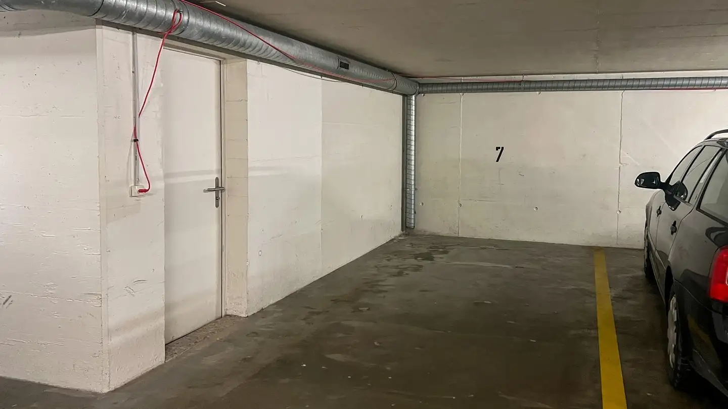 Place de parking extérieure à louer - Haldenstrasse 23, 8904 Aesch ZH