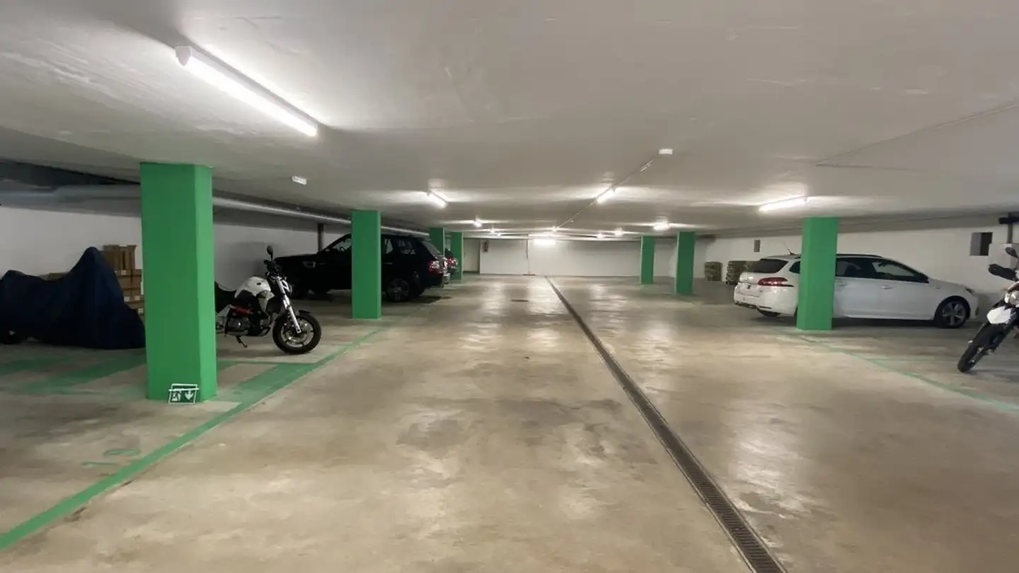 Überdachter Motorradparkplatz mieten - Ergolzstrasse 12, 4415 Lausen