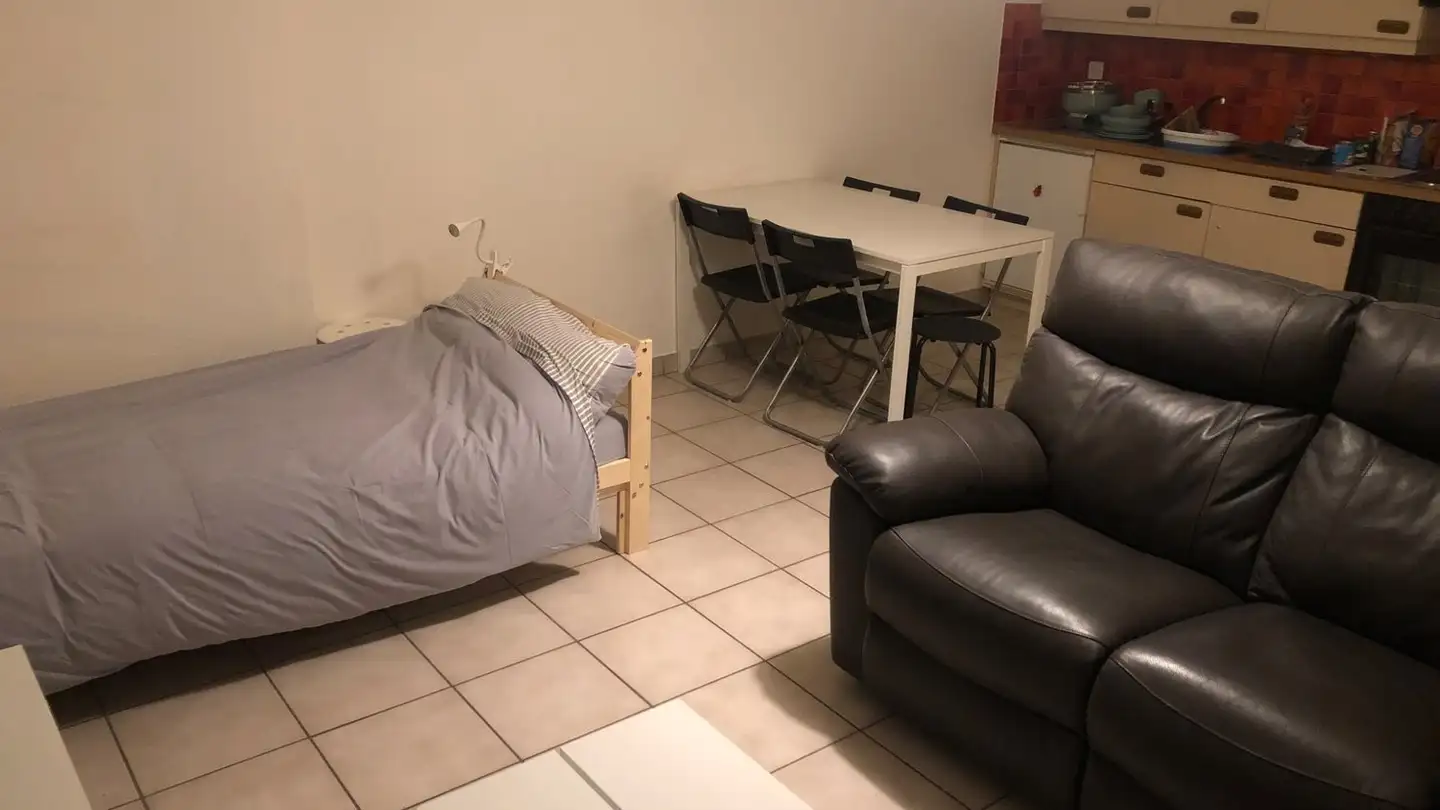 Appartement à louer - Place Du Village, 1272 Genolier - Photo 2