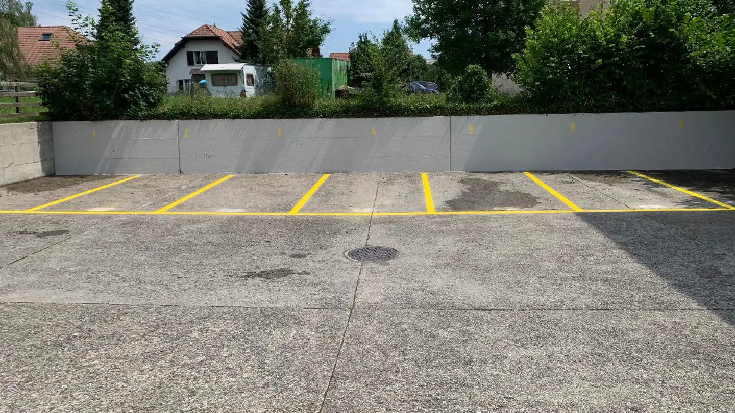 Outdoor parking space for rent - Amselweg 24, 5102 Rupperswil