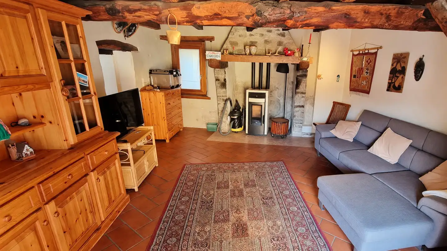Single house for sale - 6810 Isone - Photo 2