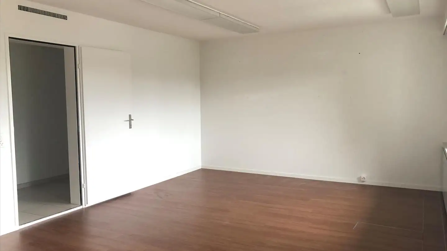Office space for rent - Hauptstrasse 1, 4153 Reinach BL - Photo 3