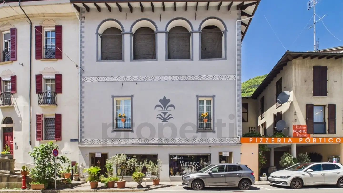 Residential building for sale - 6614 Brissago