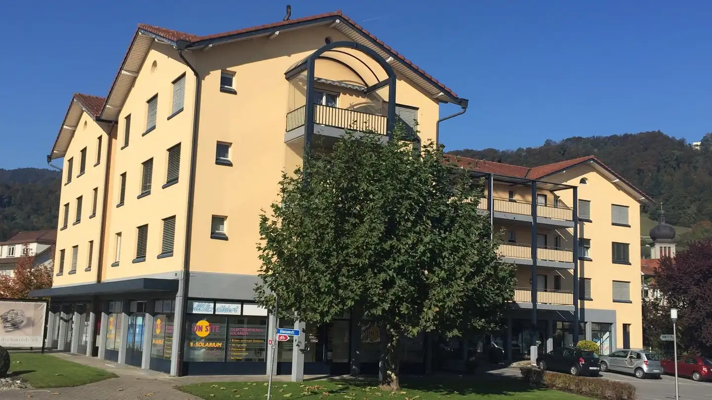 Mixed-use building for rent - Giessenstrasse 1, 9434 Au SG