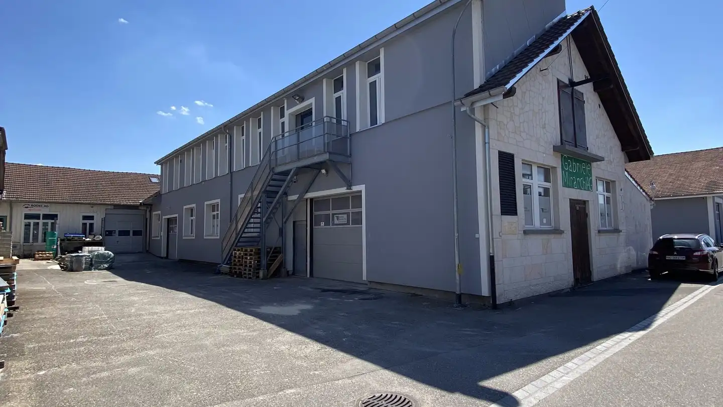 Commercial à louer - Am Tych 38, 4665 Oftringen