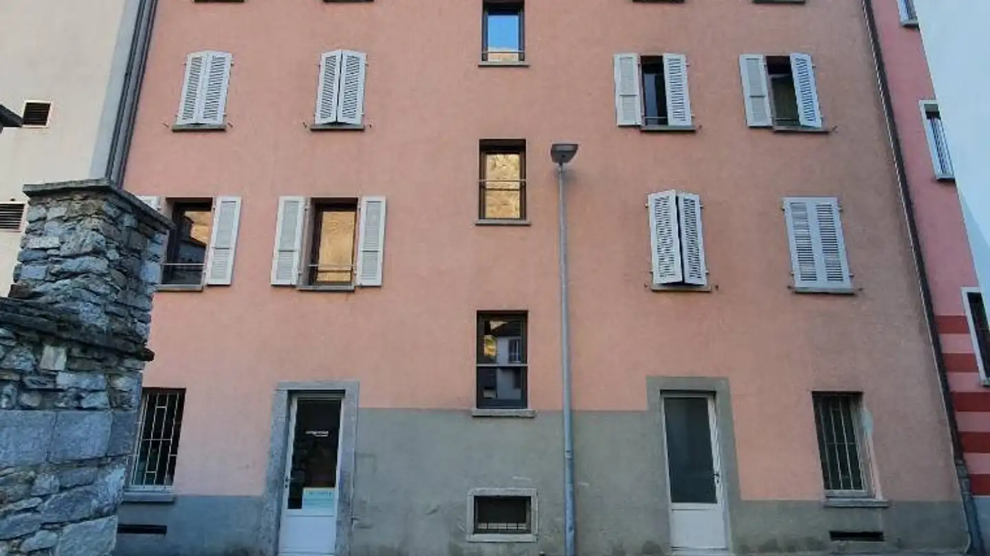 Residential building for sale - 6710 Biasca