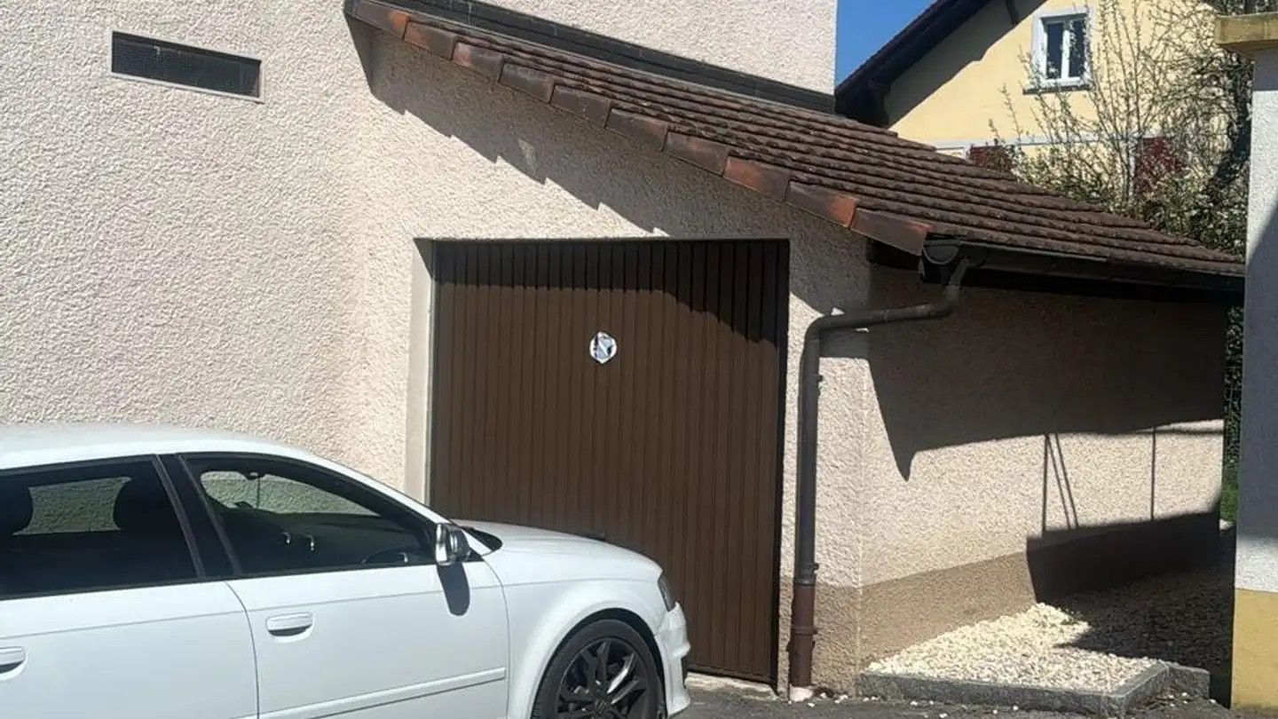 Garage individuel à louer - La Pran 1, 2824 Vicques