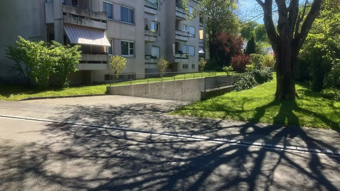 Place de parking souterraine à louer - Birkenweg 14, 8472 Seuzach