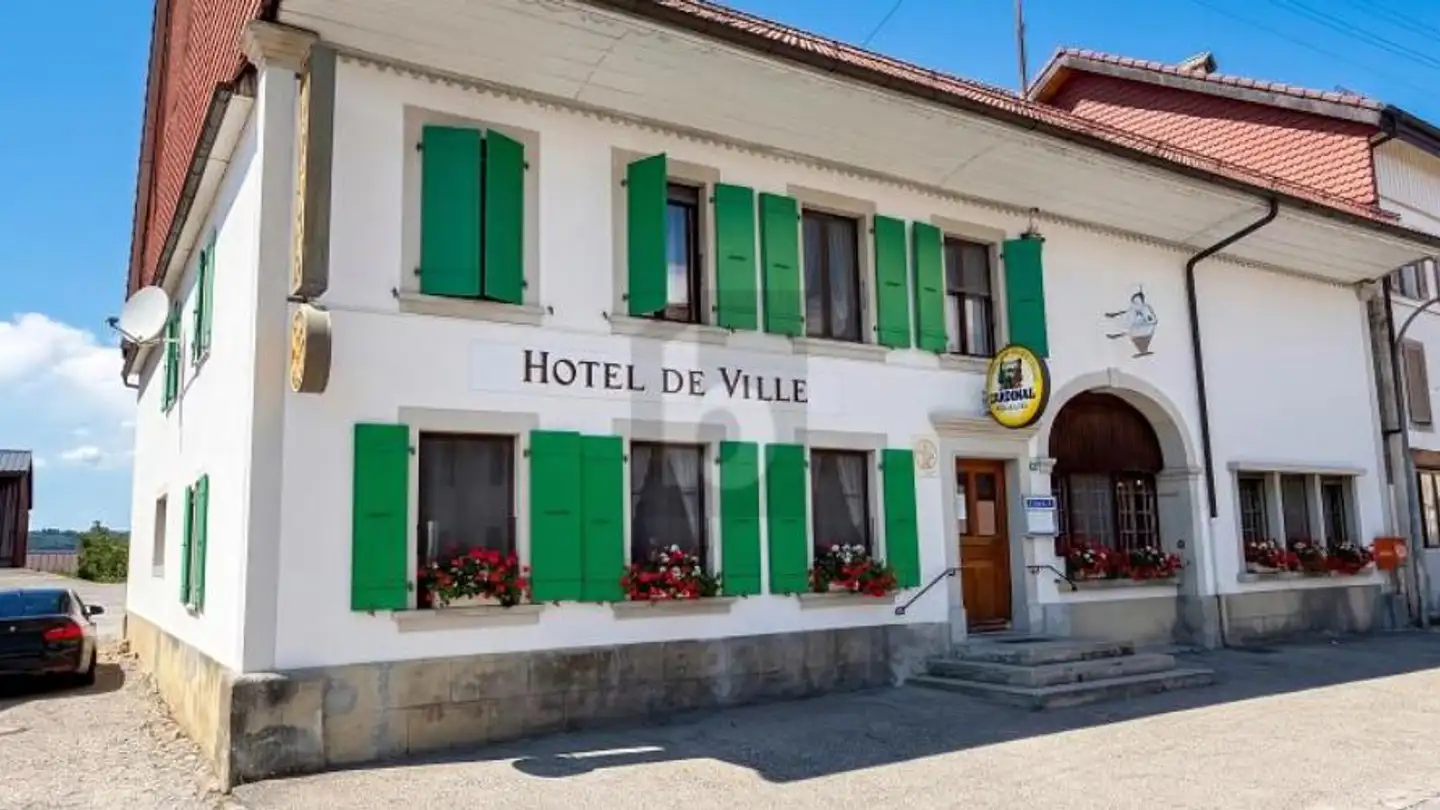 Mixed-use building for sale - 1535 Combremont-le-Grand