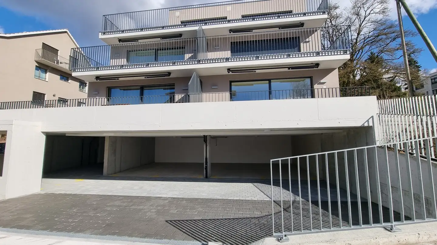 Place de parking souterraine à louer - Rebbergstrasse 85, 8102 Oberengstringen