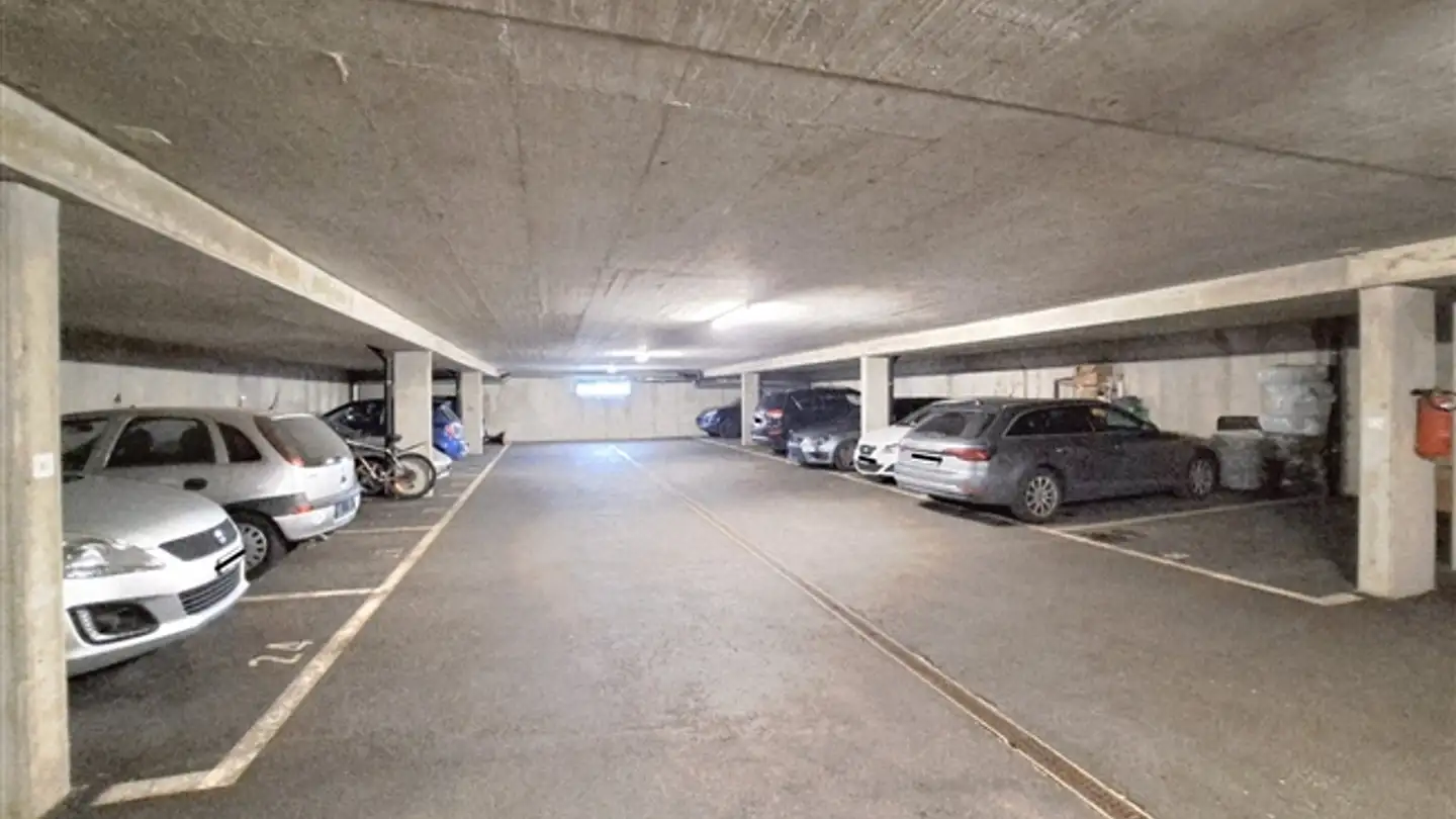 Outdoor parking space for rent - Rue Hermann Geiger 12, 1950 Sion