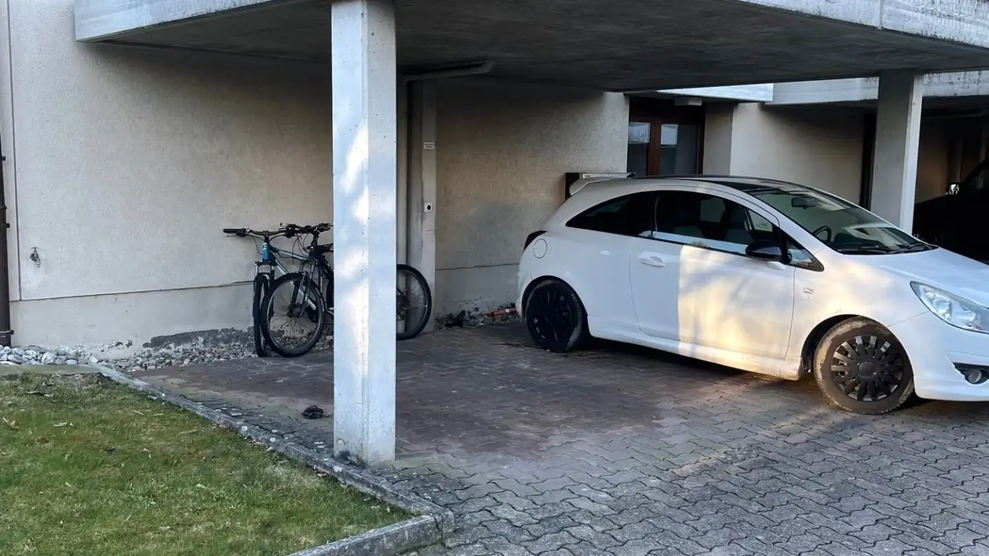 Covered parking space for rent - Landshutstrasse 13, 3315 Bätterkinden