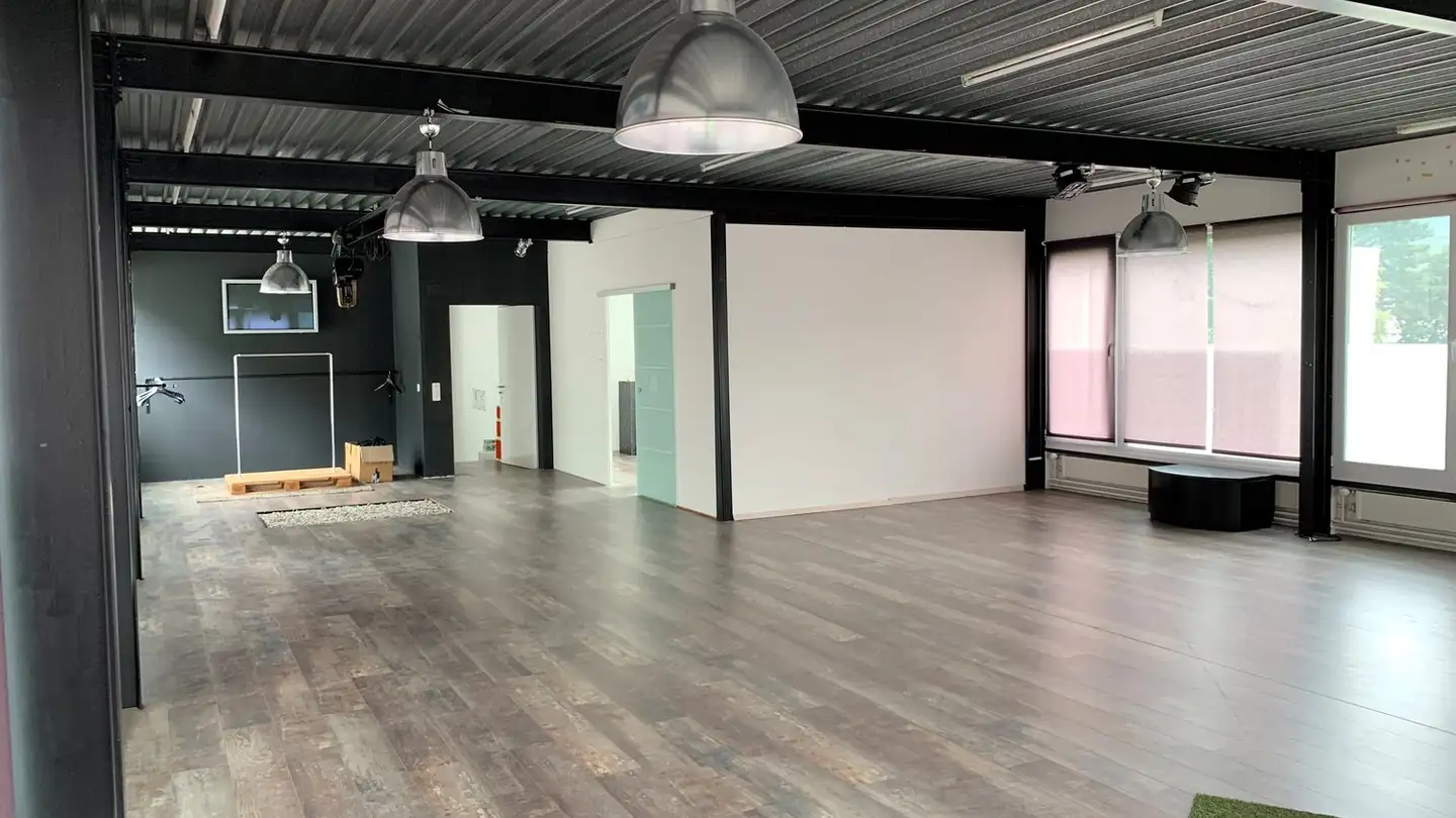 Gewerbe mieten - Route De Soleure / Solothurnstrasse 141, 2504 Biel/Bienne