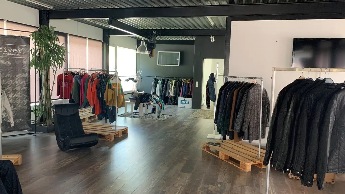 Gewerbe mieten - Route De Soleure / Solothurnstrasse 141, 2504 Biel/Bienne - Foto 2