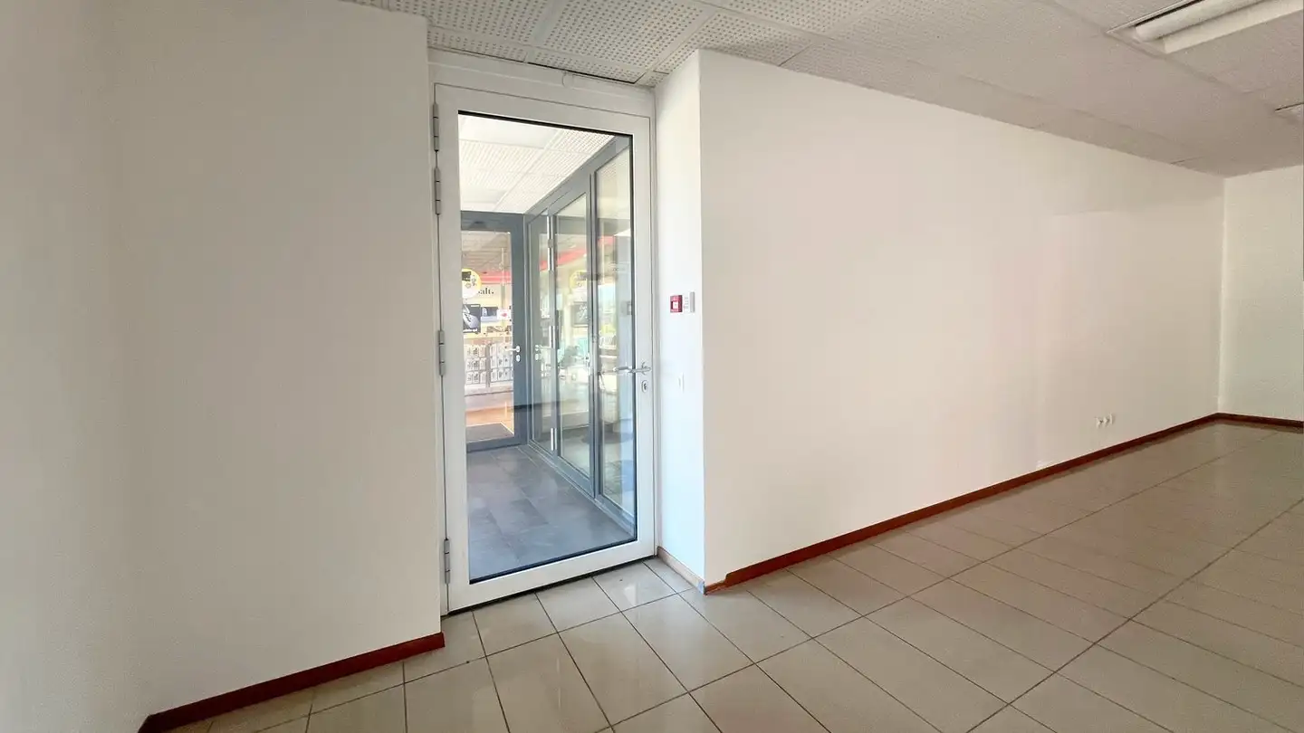 Magasin à louer - Via Cantonale 43, 6928 Manno - Photo 2