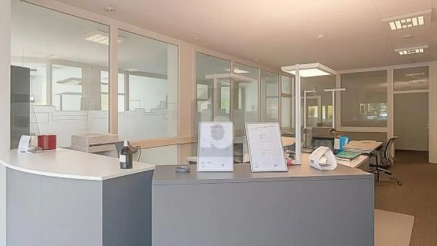 Office space for rent - 2740 Moutier - Photo 2