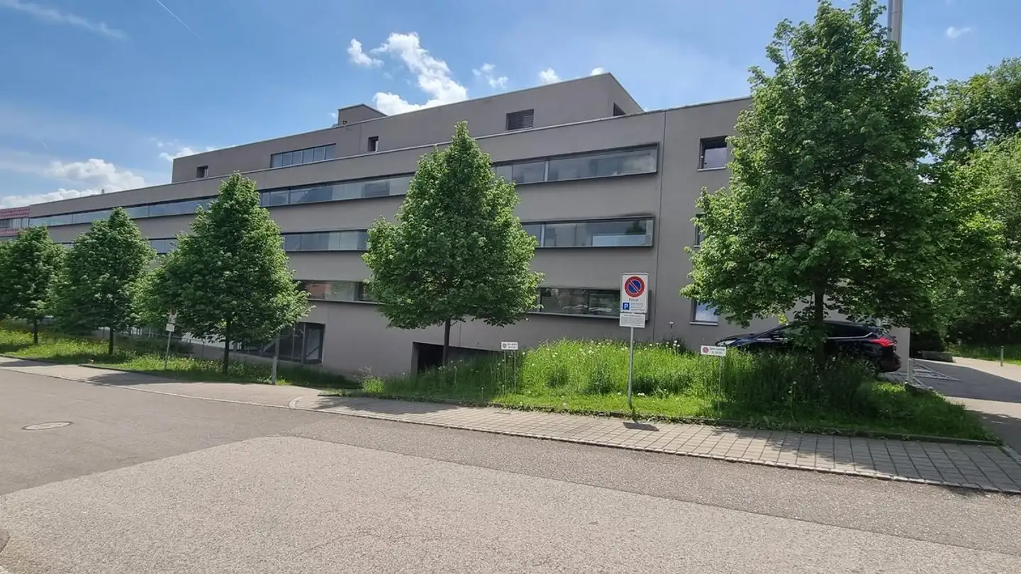 Tiefgaragenstellplatz mieten - Schützenweg 23, 4242 Laufen