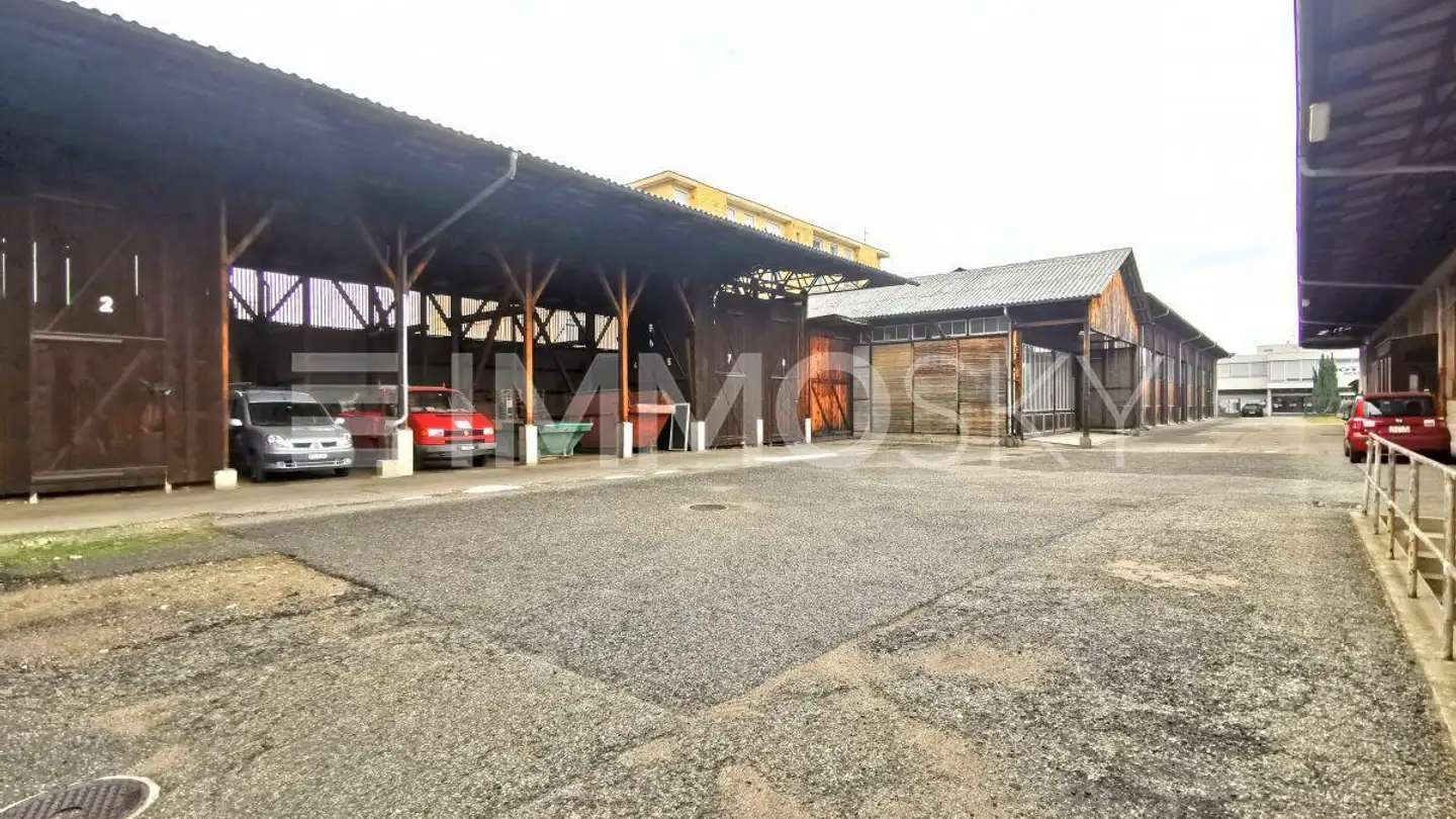 Mixed-use building for sale - 6828 Balerna