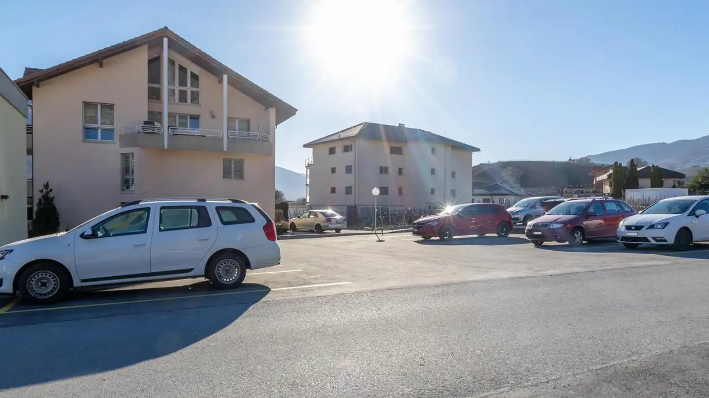 Place de parking extérieure à louer - 3970 Salgesch