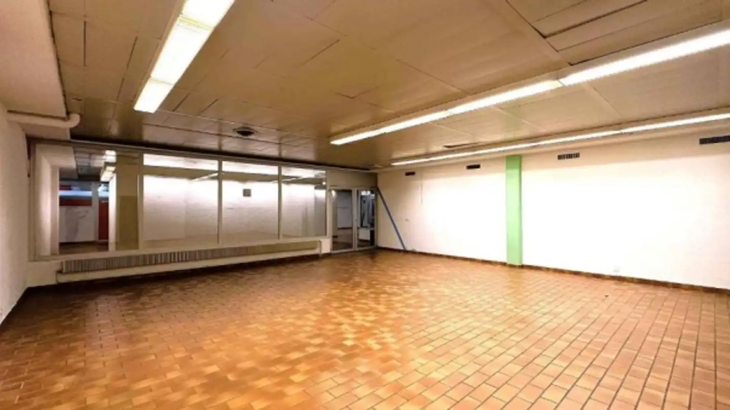 Shop for rent - 1053 Cugy VD