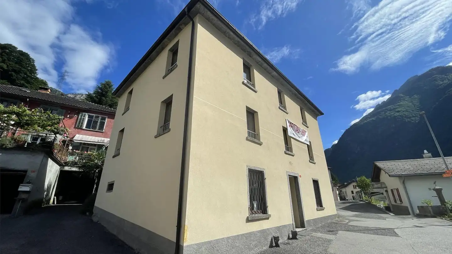 Single house for sale - 6537 Grono