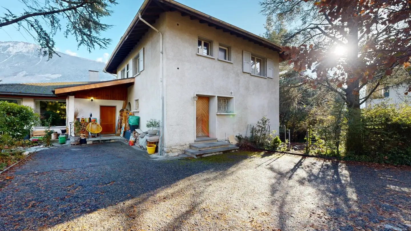 Residential building for sale - 3968 Veyras