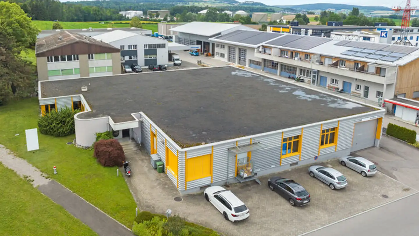 Mischgenutztes Gebäude kaufen - 8156 Oberhasli