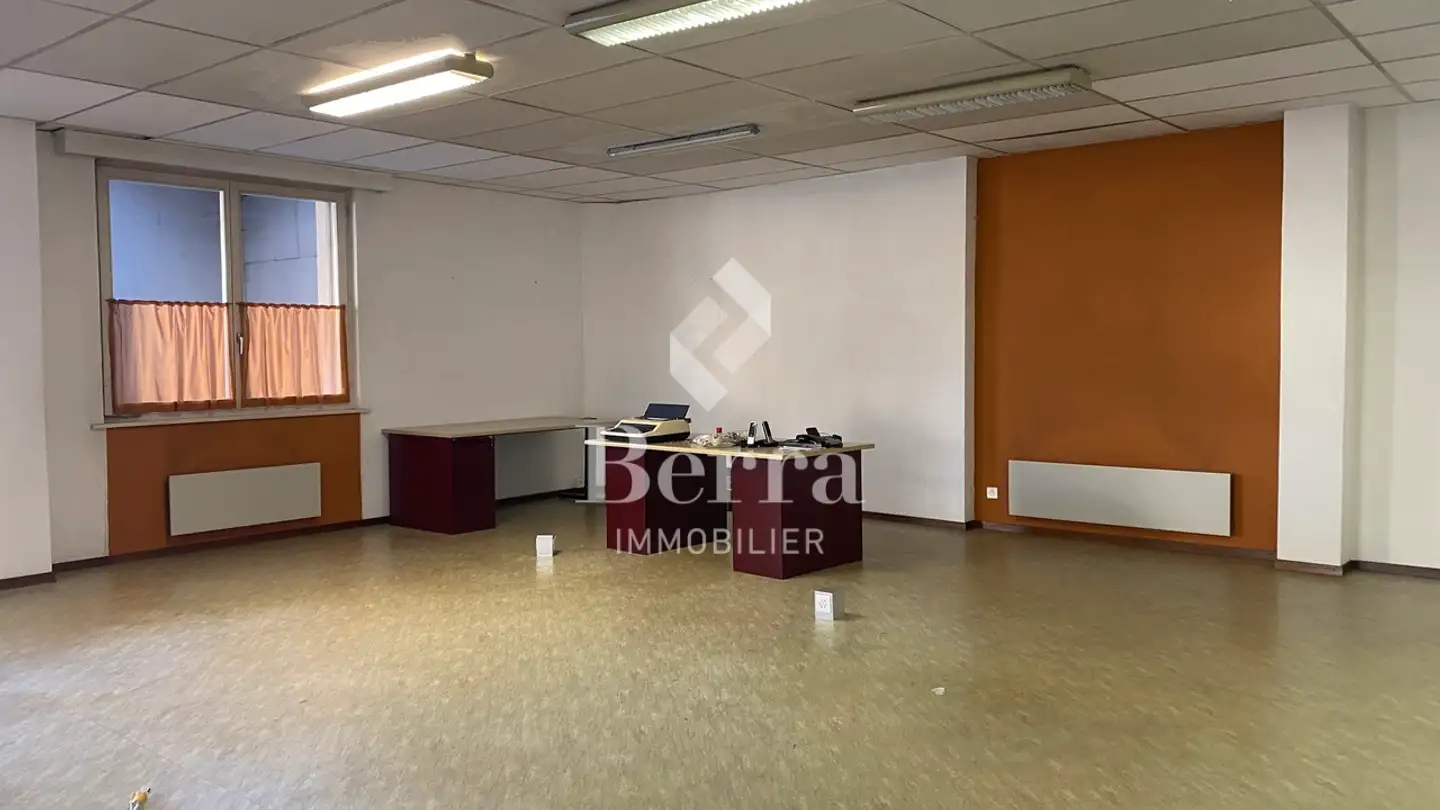 Residential building for sale - 1907 Saxon